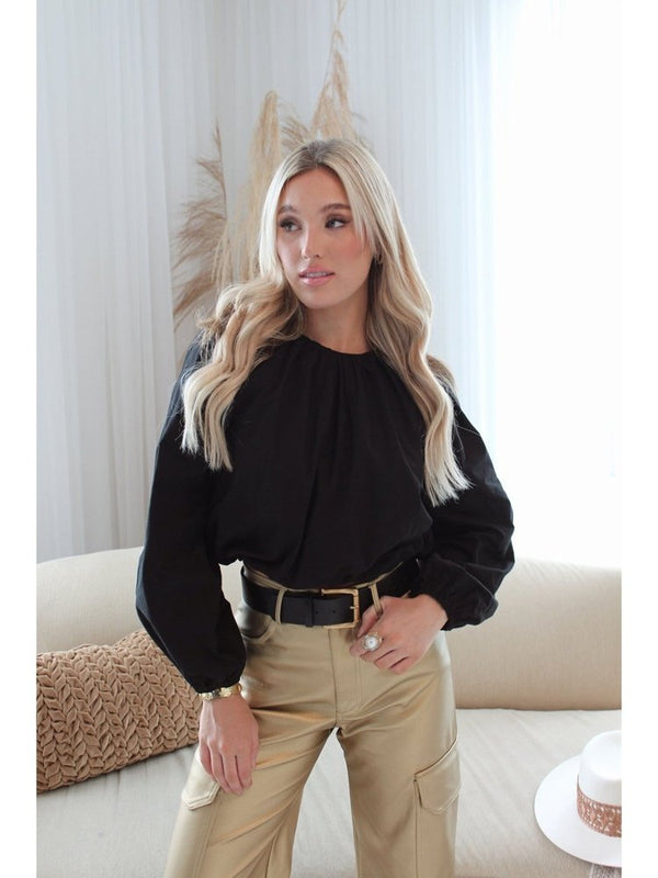 Women's chic black poplin blouse, long sleeves, and bubble sleeve features. Elevate your style with this versatile and sophisticated fashion piece for every occasion.