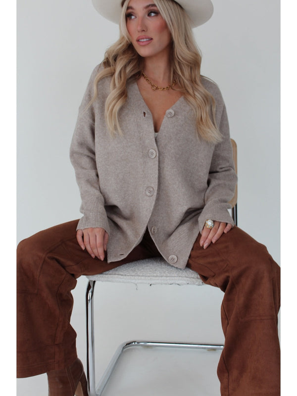 Soft and stylish neutral beige cardigan with front buttons - Embrace comfort and elegance with this long-sleeved piece. A versatile wardrobe essential