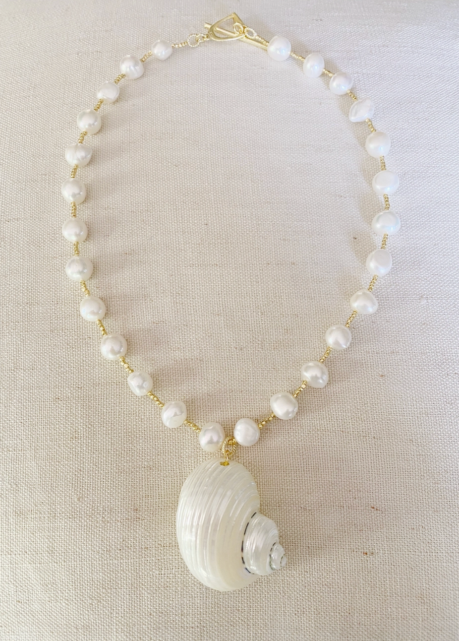 Shell on Pearls Necklace