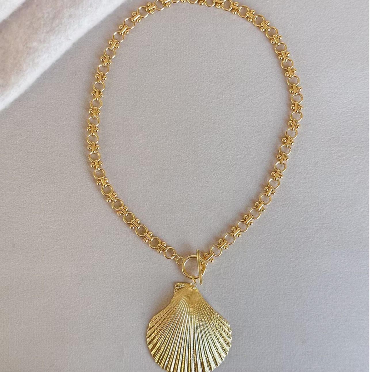 Seashell Loop Necklace